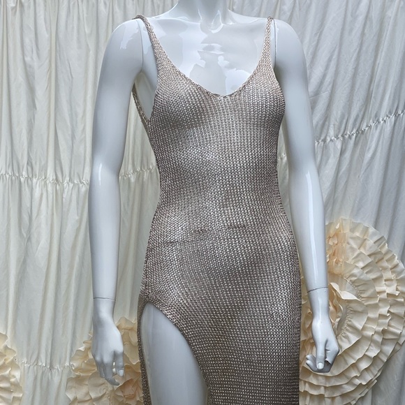 Gold tone knit dress - Picture 2 of 8